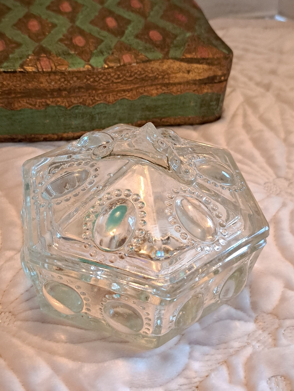 Vintage /Antique 1940's L.E. Smith Victorian Beaded Glass Hexagonal Trinket Box - Picture 2 of 10